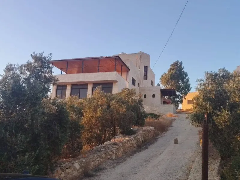 بيت مستقل للبيع - جرش منطقه المجر مقابل الترخيص