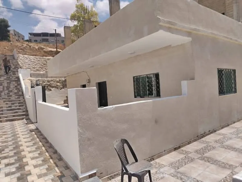 منزلين مستقلين للبيع بسعر مغري، على قطعه ارض 850 م