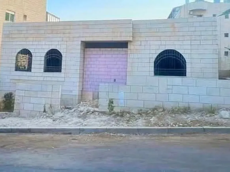 مـنـزل مسـتـقـل بـحـاجـه الى تـشـطـيـب داخـلـي