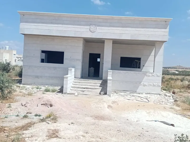 بيت جنب مسبح العواقله